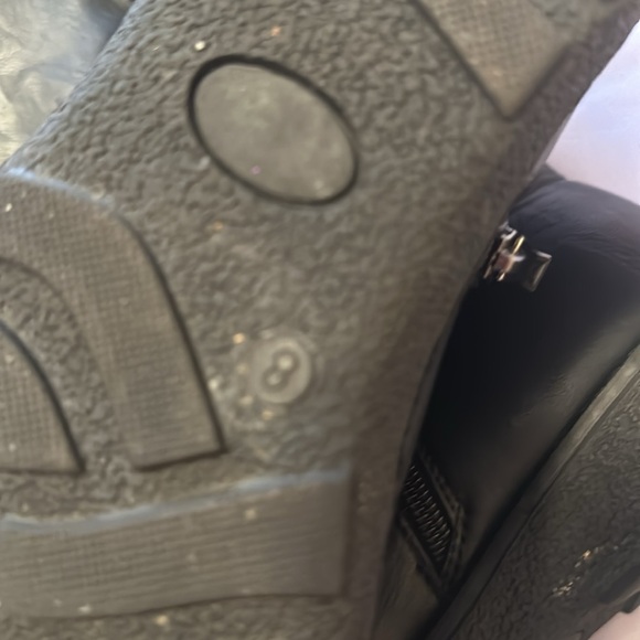 Comfy Moda Canada winter boots. - Picture 10 of 10